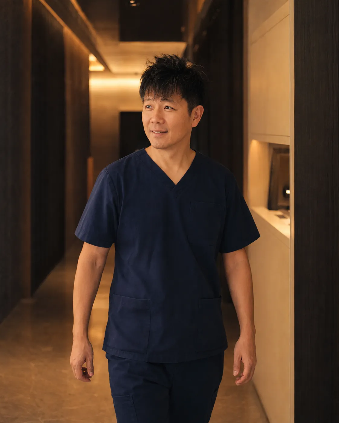 以蔡詩偉醫師本人為參考生成的電影感情境肖像